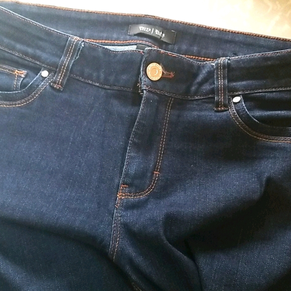 Women Jean's dark wash size 4R - Picture 1 of 7